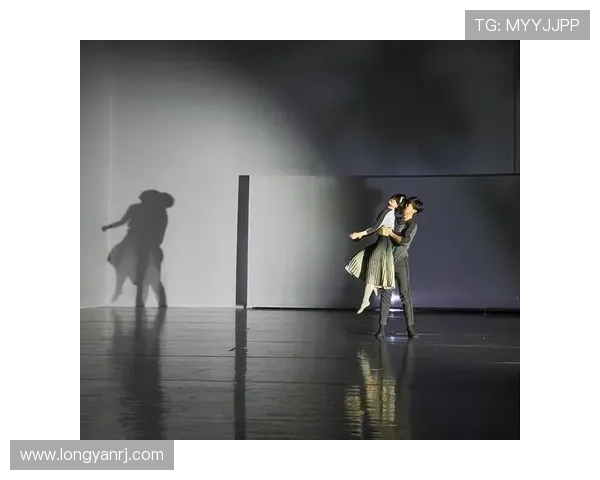 光影舞者:解码“影人”的灵魂与世界 光影舞者:解码“影人”的灵魂与世界