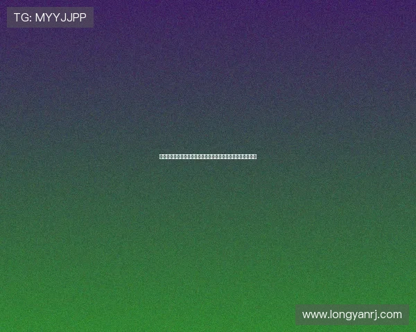 惊涛骇浪中的奇幻一跃：天降鲨鱼，一场颠覆想象的海上风暴！